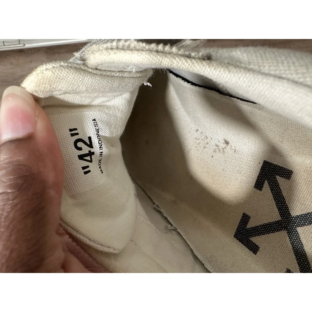 OFF-WHITE 